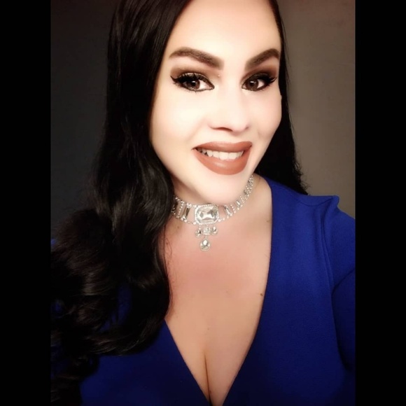 Meet your Posher, Gina - Picture 3 of 4